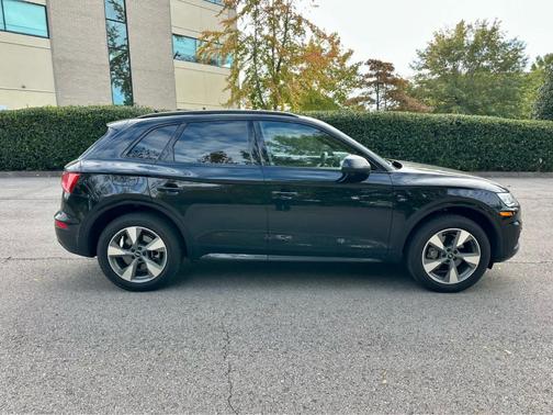 2020 Audi Q5 45 Titanium Premium