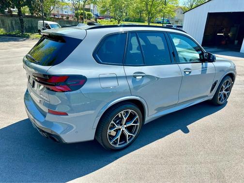 Gray 2024 BMW X5 M60i