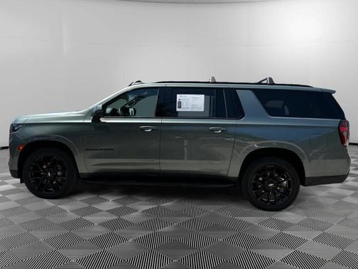 Silver Sage Metallic 2023 Chevrolet Suburban RST