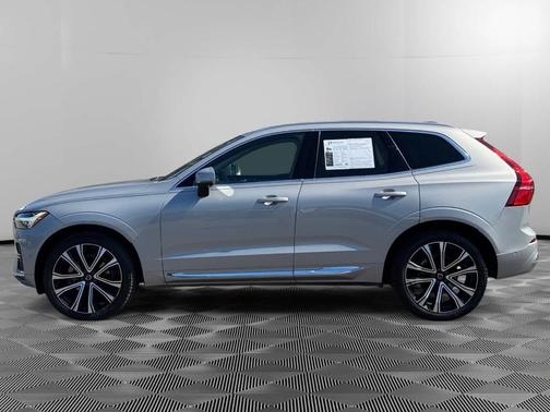2023 Volvo XC60 B5 Ultimate Bright Theme
