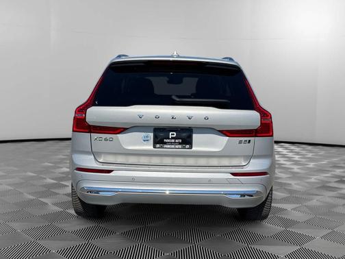 2023 Volvo XC60 B5 Ultimate Bright Theme