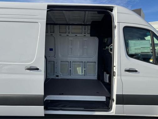2025 Mercedes-Benz Sprinter 2500 