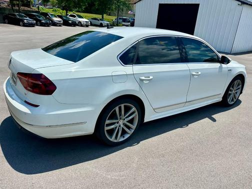 Pure White 2019 Volkswagen Passat 2.0T SE R-Line
