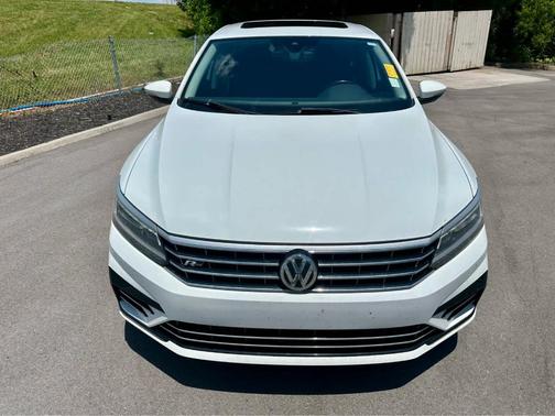 Pure White 2019 Volkswagen Passat 2.0T SE R-Line