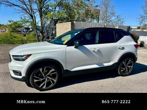 2022 Volvo XC40 T5 R-Design
