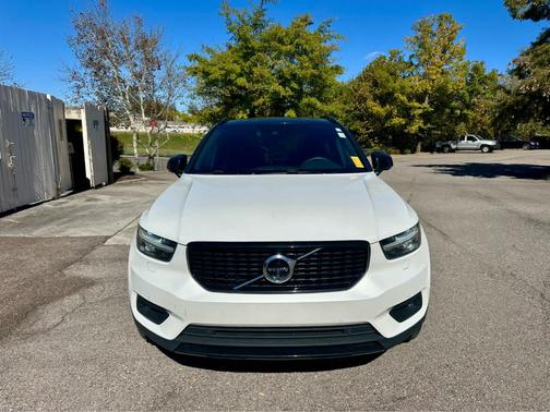 2022 Volvo XC40 T5 R-Design