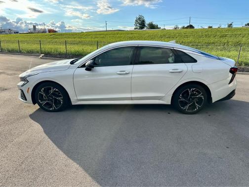 Snow White Pearl 2025 Kia K5 GT-Line