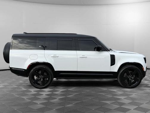 2024 Land Rover Defender P400 X-Dynamic SE