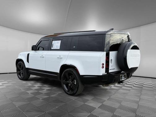 2024 Land Rover Defender P400 X-Dynamic SE