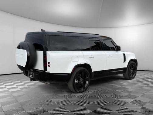 2024 Land Rover Defender P400 X-Dynamic SE