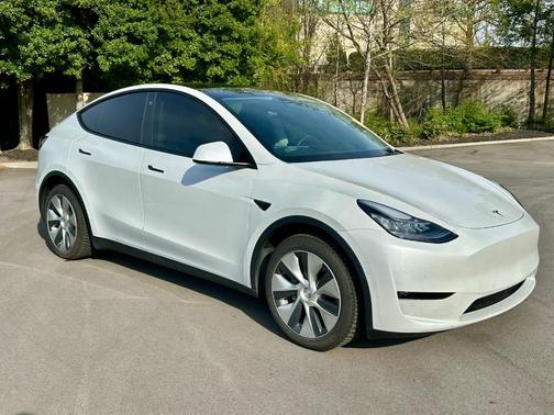 Pearl White Multi 2022 Tesla Model Y Long Range