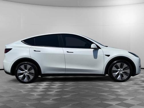 Pearl White Multi 2022 Tesla Model Y Long Range
