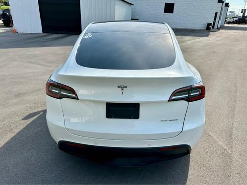 Pearl White Multi 2022 Tesla Model Y Long Range
