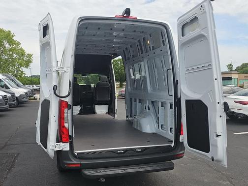 Arctic White 2026 Mercedes-Benz Sprinter 2500