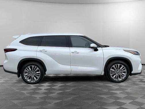 2024 Toyota Highlander Platinum