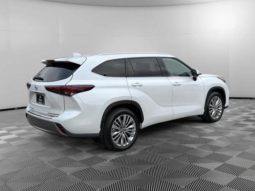 2024 Toyota Highlander Platinum