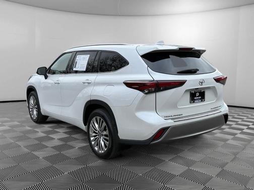 2024 Toyota Highlander Platinum