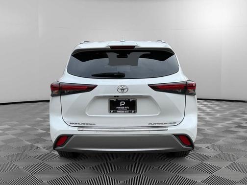2024 Toyota Highlander Platinum