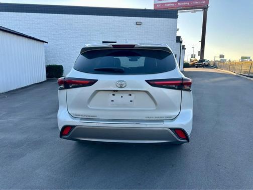 2024 Toyota Highlander Platinum
