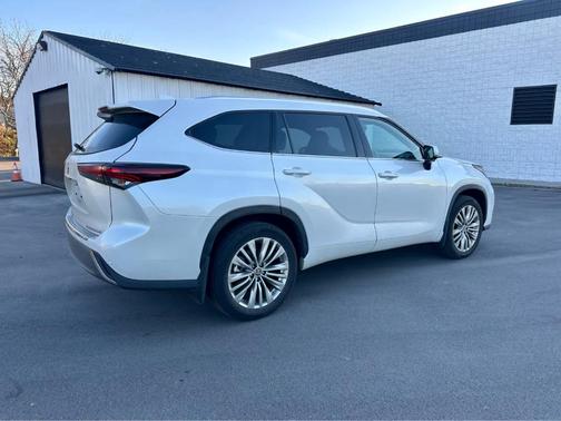 2024 Toyota Highlander Platinum