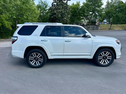 Blizzard Pearl 2017 Toyota 4Runner Limited