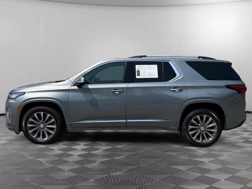 Sterling Gray Metallic 2023 Chevrolet Traverse Premier