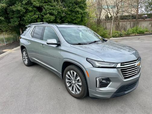 Sterling Gray Metallic 2023 Chevrolet Traverse Premier