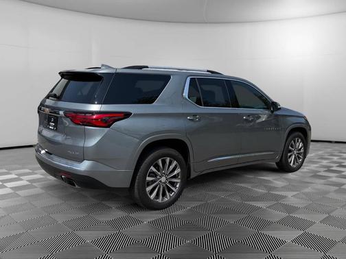 Sterling Gray Metallic 2023 Chevrolet Traverse Premier