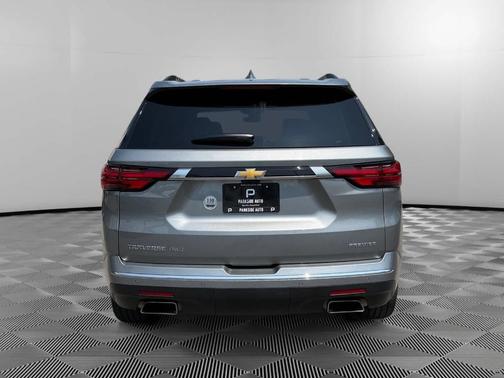 Sterling Gray Metallic 2023 Chevrolet Traverse Premier