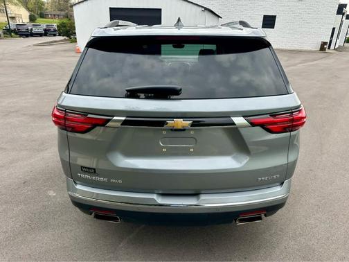 Sterling Gray Metallic 2023 Chevrolet Traverse Premier