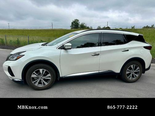 White 2023 Nissan Murano SV