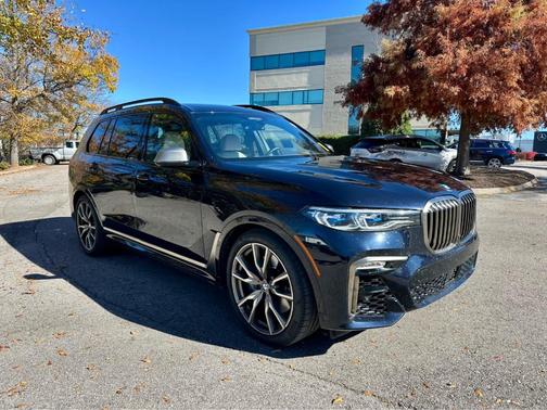 2022 BMW X7 M50i