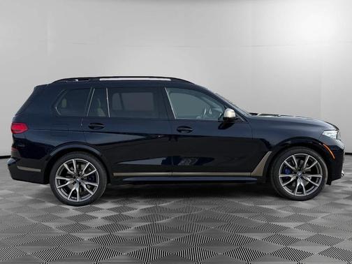 2022 BMW X7 M50i