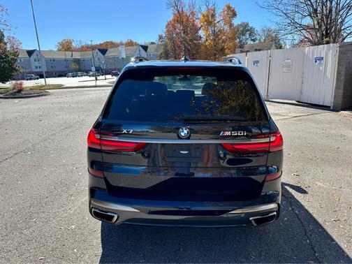 2022 BMW X7 M50i