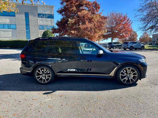 2022 BMW X7 M50i