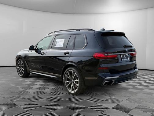 2022 BMW X7 M50i