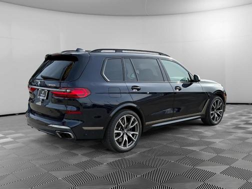 2022 BMW X7 M50i
