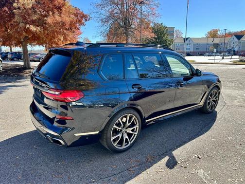 2022 BMW X7 M50i