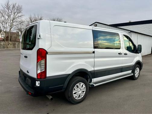 2024 Ford Transit-250 