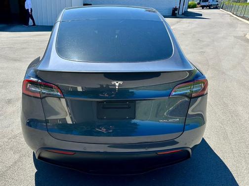 Midnight Silver Metallic 2022 Tesla Model Y Performance