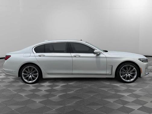 Mineral White Metallic 2020 BMW 740 i xDrive