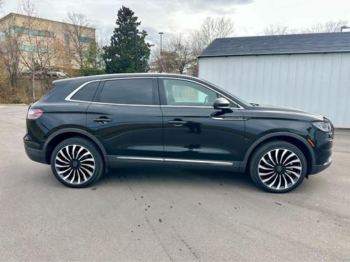 2022 Lincoln Nautilus Black Label