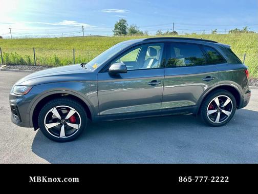 Daytona Gray Pearl Effect 2024 Audi Q5 45 S line quattro Premium