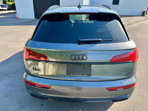 Daytona Gray Pearl Effect 2024 Audi Q5 45 S line quattro Premium