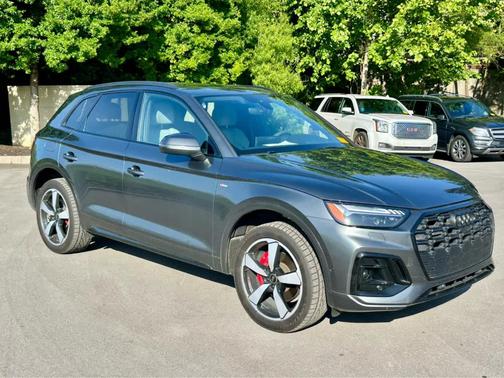Daytona Gray Pearl Effect 2024 Audi Q5 45 S line quattro Premium
