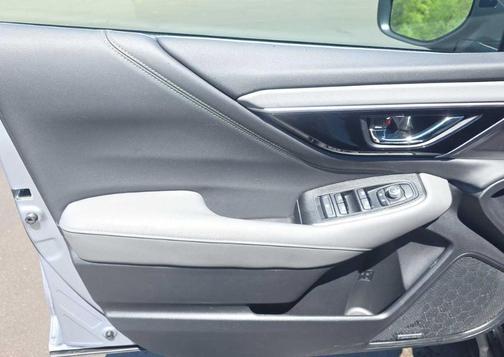 Ice Silver Metallic 2025 Subaru Outback Onyx Edition