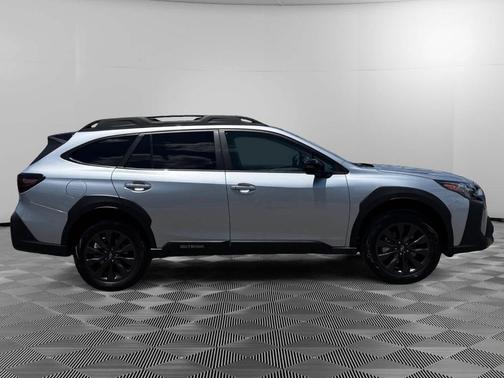 Ice Silver Metallic 2025 Subaru Outback Onyx Edition