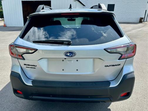 Ice Silver Metallic 2025 Subaru Outback Onyx Edition