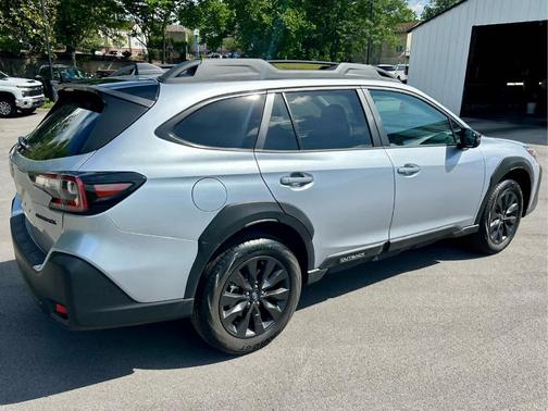 Ice Silver Metallic 2025 Subaru Outback Onyx Edition