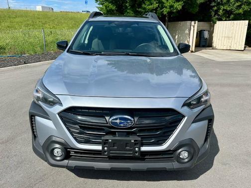 Ice Silver Metallic 2025 Subaru Outback Onyx Edition